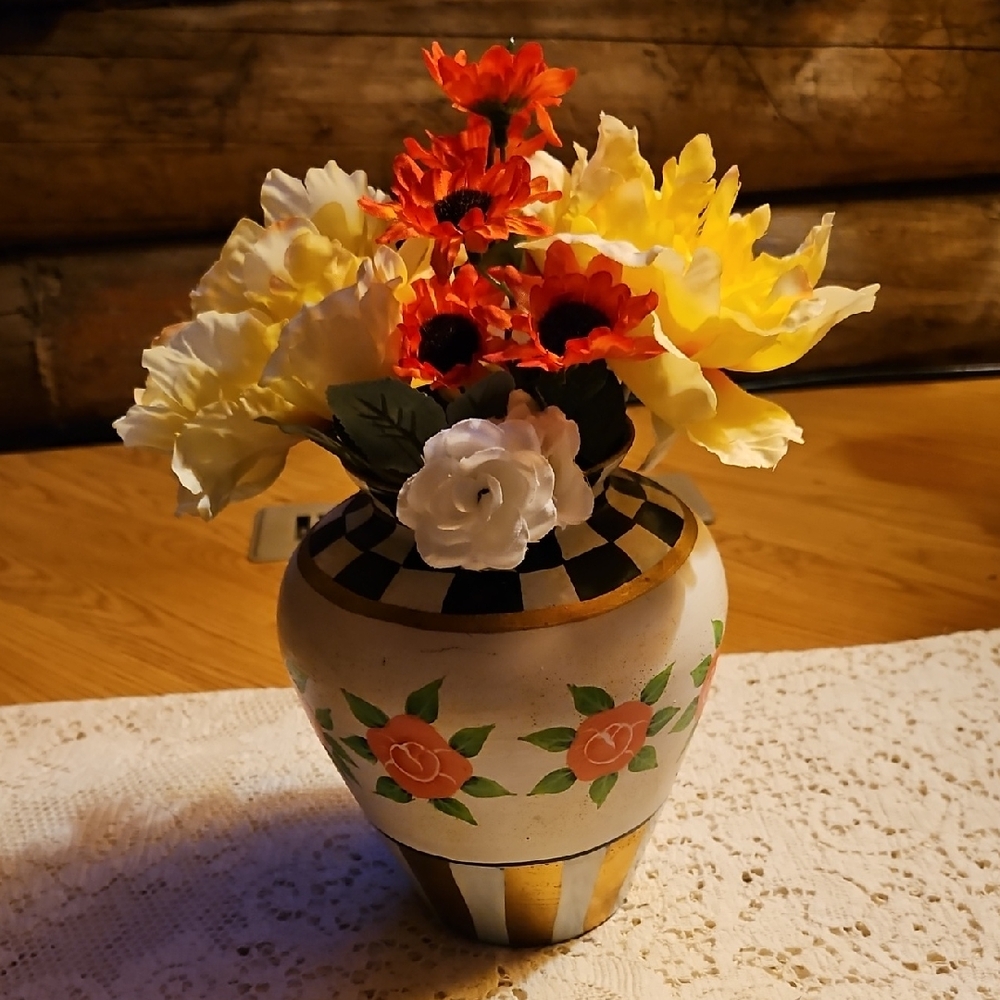 ❤️ Pretty! Floral Painted Rose Vase | Whimsical | Ceramic Design